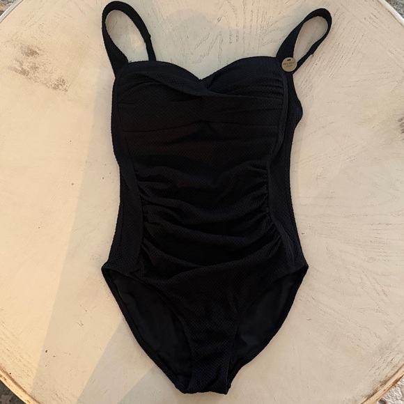 Women’s Nip Tuck Black One Piece Classic Black Swimsuit size 6 NWOT - Picture 1 of 10